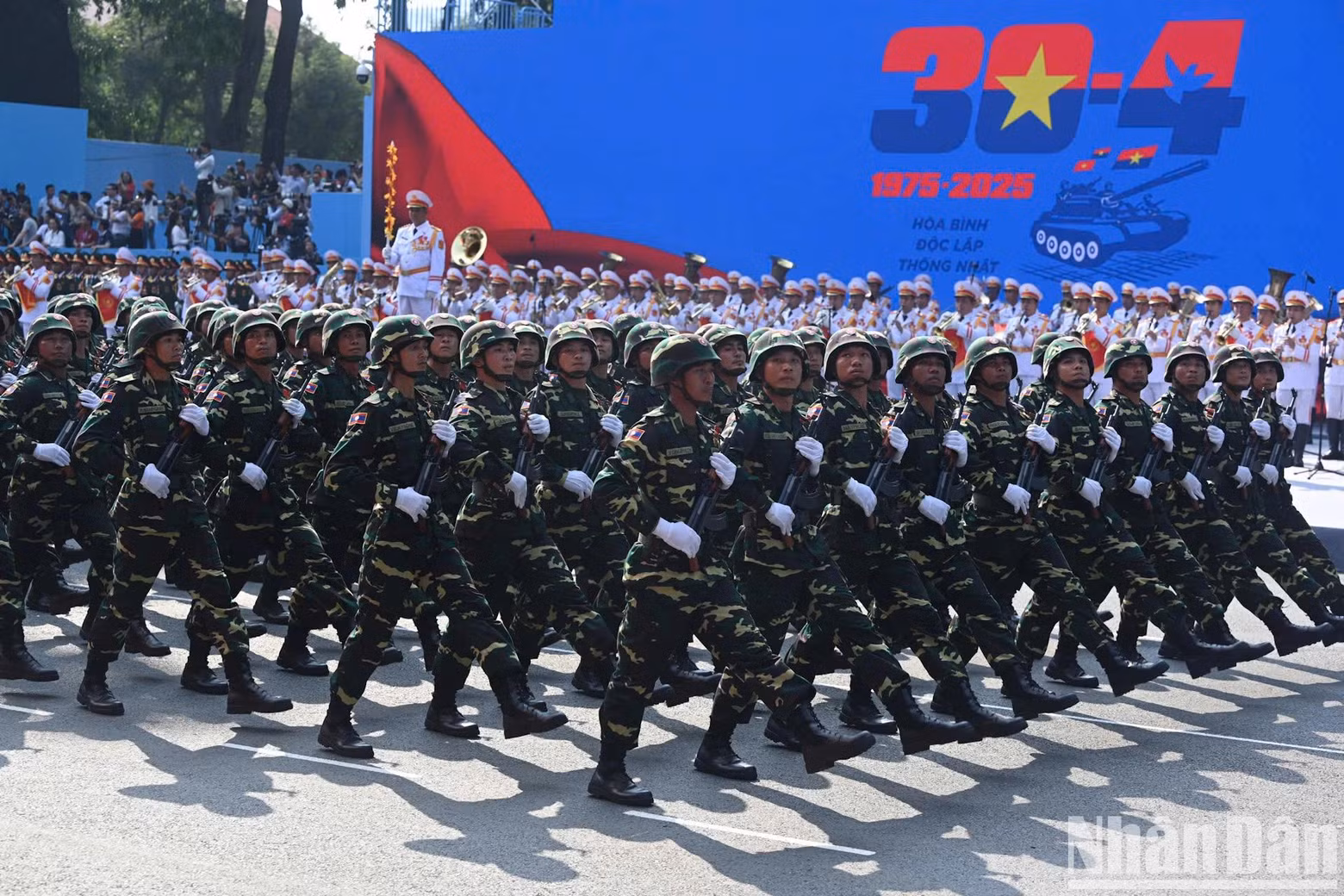 La délégation militaire laotienne au défilé.