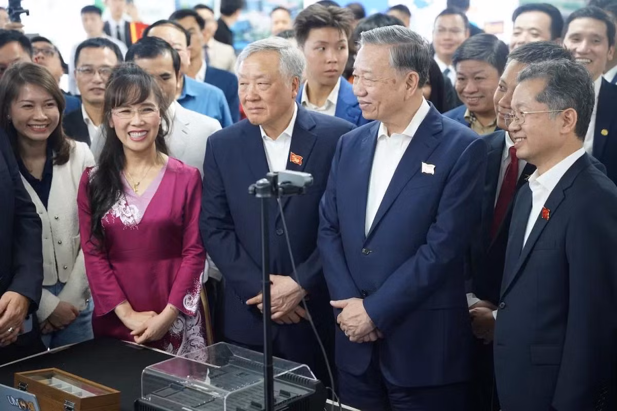Le secrétaire général du Parti, Tô Lâm (2e à droite), visite le Parc logiciel N°2 de Da Nang, le 29 mars. Photo : baocongthuong.