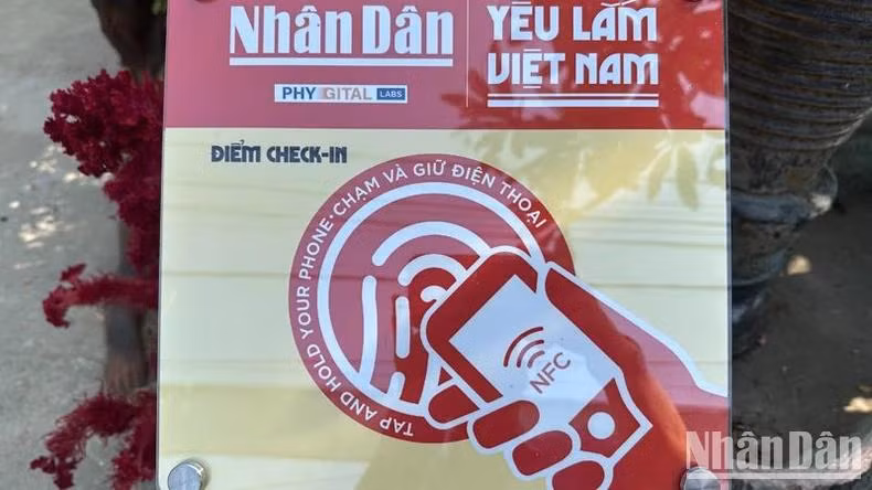 Le projet « J'aime tellement le Vietnam » est lancé par le journal Nhân Dân. Le projet « J'aime tellement le Vietnam » est lancé par le journal Nhân Dân.
