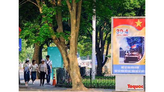 Pendant les vacances du 30 avril et du 1er mai 2024, les fonctionnaires et agents publics bénéficieront de 5 jours de congé consécutif du samedi 27 avril 2024 au mercredi 1er mai 2024. Photo : toquoc.vn Pendant les vacances du 30 avril et du 1er mai 2024, les fonctionnaires et agents publics bénéficieront de 5 jours de congé consécutif du samedi 27 avril 2024 au mercredi 1er mai 2024. Photo : toquoc.vn