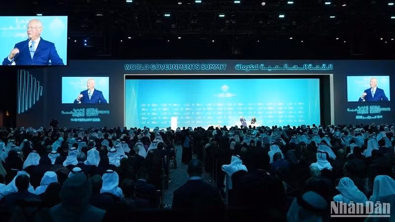 Klaus Schwab, fondateur et président exécutif du WEF, prend la parole lors de l'événement.