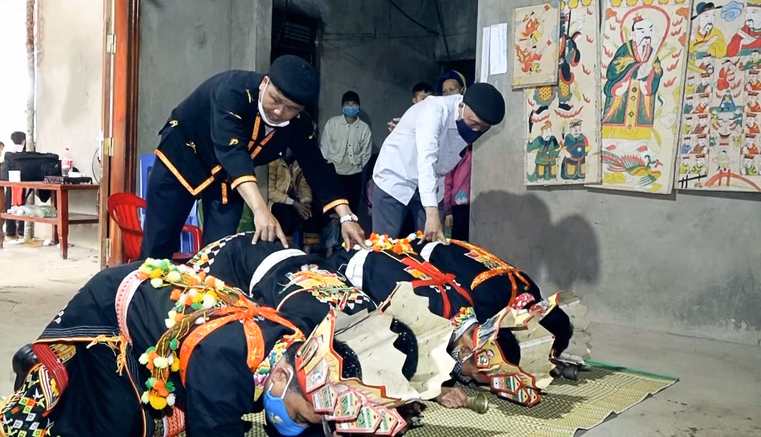 L’attribution des esprits protecteurs est censé conférer à l’initié une force spirituelle lui permettant de mener une vie en accord avec les valeurs traditionnelles des Dao.