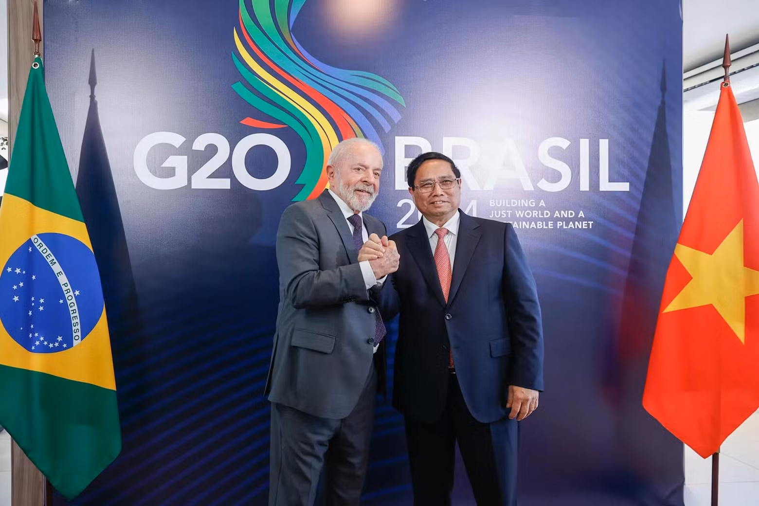 En novembre 2024, lors du sommet du G20 à Rio de Janeiro, le Premier ministre vietnamien Pham Minh Chinh *à droite) et le président Luiz Inácio Lula da Silva ont officialisé le rehaussement des relations bilatérales au rang de Partenariat stratégique. Photo : VNA.