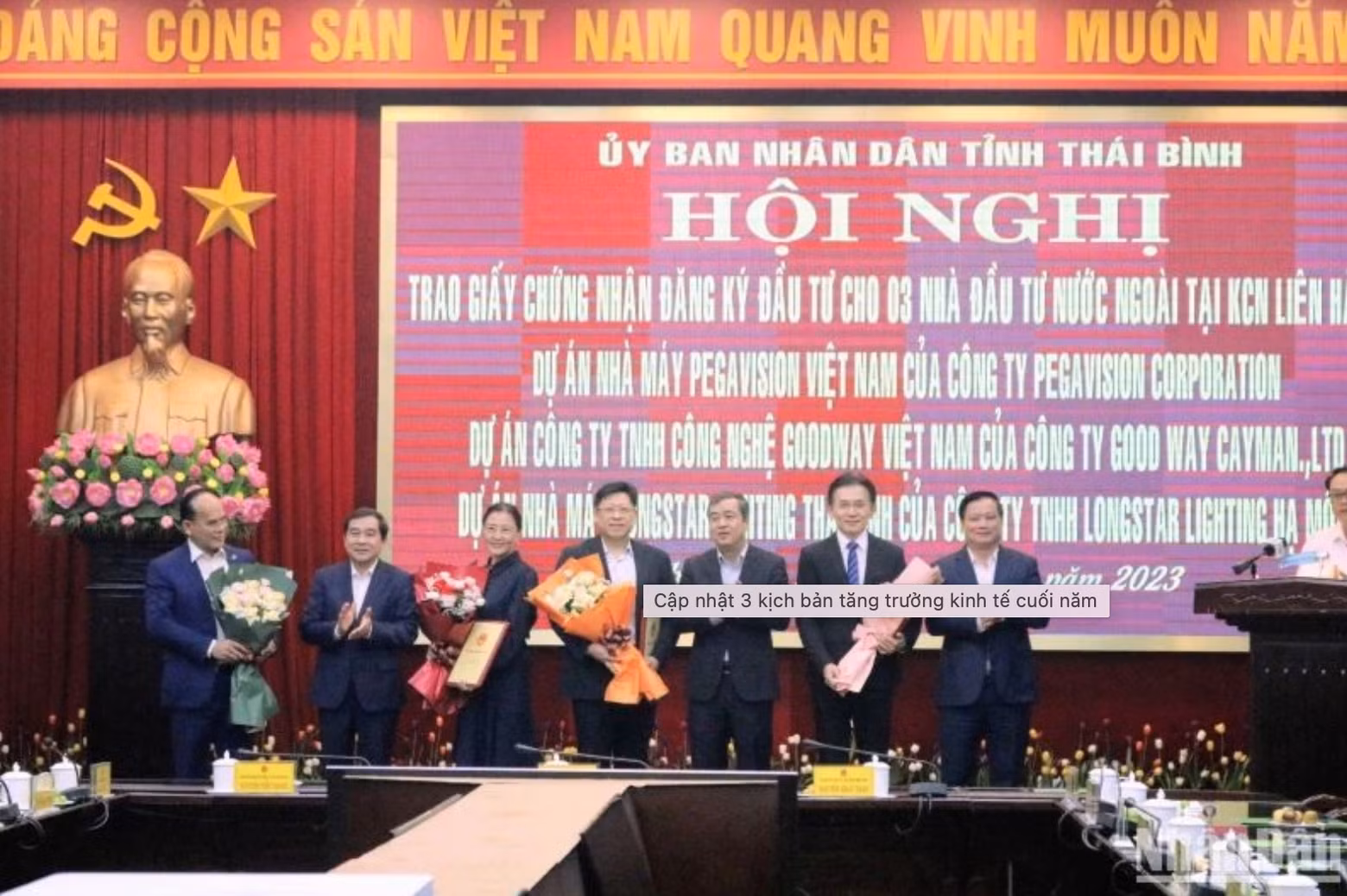 Les dirigeants de la province de Thai Binh ont décerné des certificats d'enregistrement d'investissement à 3 projets d'IDE. Photo : NDEL.