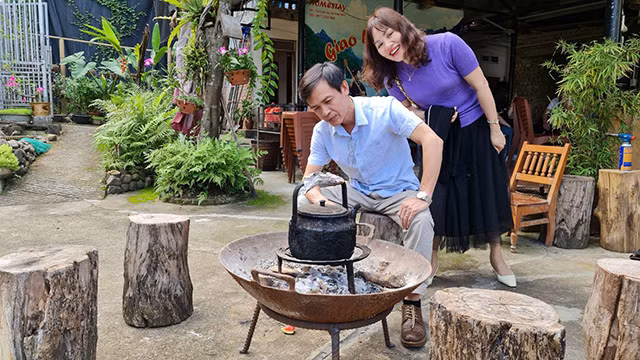 En séjournant dans des familles d'accueil, les visiteurs peuvent découvrir le mode de vie simple des Tày. Photo: daidoanket.vn