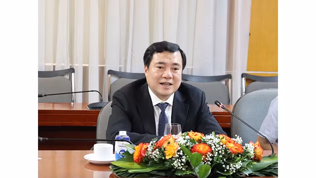 Le vice-ministre de l’Industrie et du Commerce, Nguyên Sinh Nhât Tân s'exprime lors de la réception du le Premier ministre du Land allemand de Basse-Saxe, Stephan Weil. Photo : tapchicongthuong.vn