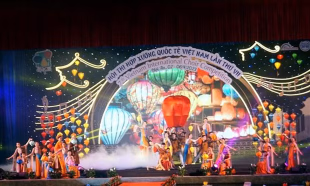 Lors de la cérémonie d'ouverutre du 7e Concours international de Chorales du Vietnam - Hôi An 2023. Photo : VNA. Lors de la cérémonie d'ouverutre du 7e Concours international de Chorales du Vietnam - Hôi An 2023. Photo : VNA.