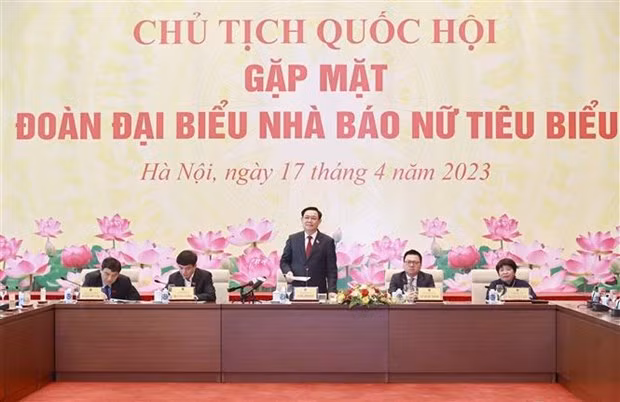 Le Président de l'AN du Vietnam, Vuong Dinh Huê, prend la parole. Photo : VNA.