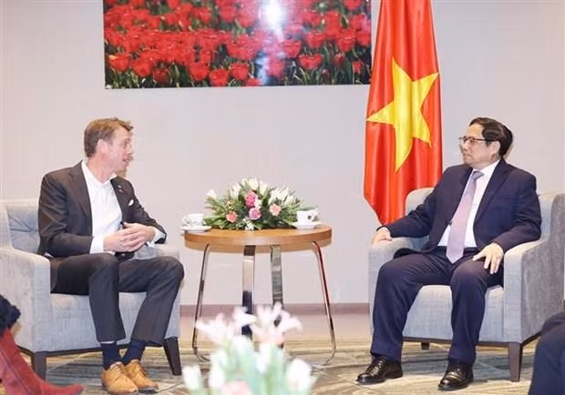 Le Premier ministre Pham Minh Chinh et le Pdg du groupe Harvest Waste, Evert Lichtenbelt. Photo: VNA Le Premier ministre Pham Minh Chinh et le Pdg du groupe Harvest Waste, Evert Lichtenbelt. Photo: VNA
