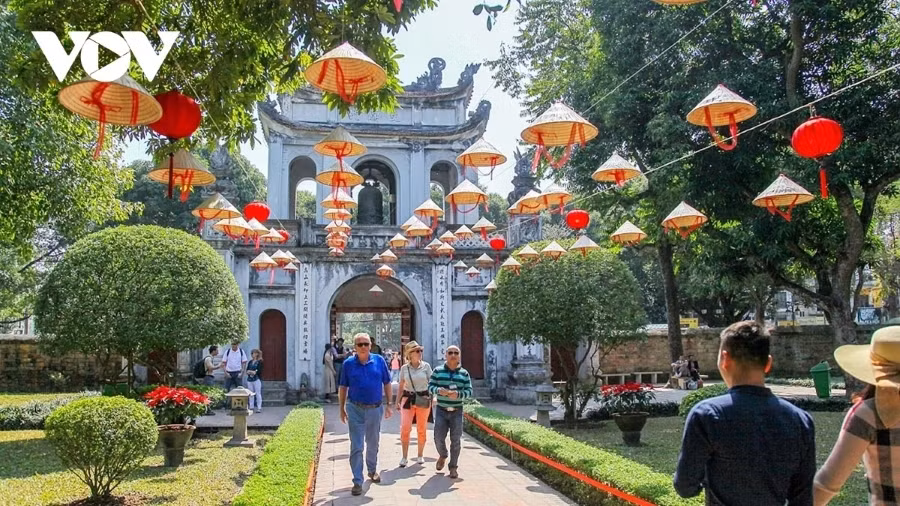 Selon Mme Dang Huong Giang, les informations faisant état d’une “pénurie de chambres” ne concernent que certains secteurs centraux de manière ponctuelle. Photo : VOV. Selon Mme Dang Huong Giang, les informations faisant état d’une “pénurie de chambres” ne concernent que certains secteurs centraux de manière ponctuelle. Photo : VOV.