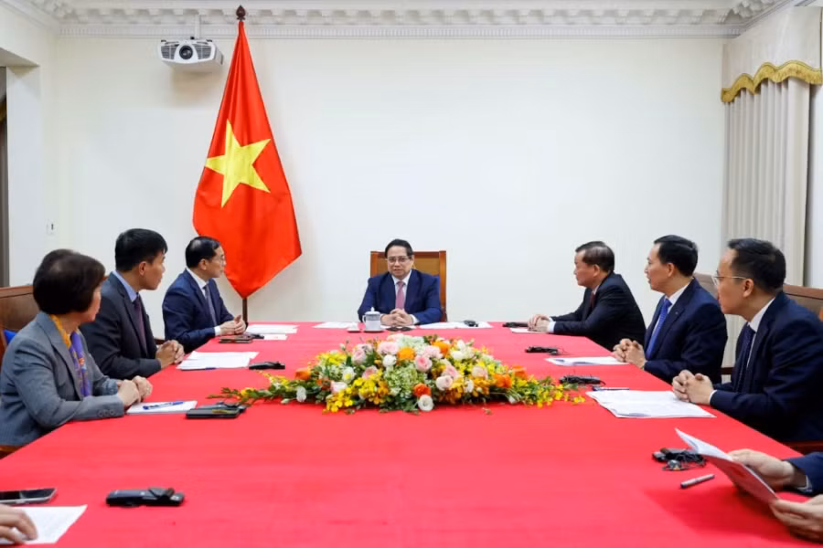 Le Premier ministre Pham Minh Chinh a un entretien téléphonique avec le Premier ministre malaisien Anwar Ibrahim. Photo : VGP.