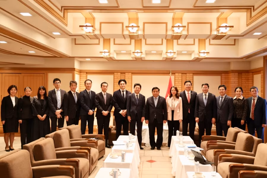 Le vice-Premier ministre Nguyen Chi Dung reçoit une délégation d'entreprises japonaises. Photo : VGP. Le vice-Premier ministre Nguyen Chi Dung reçoit une délégation d'entreprises japonaises. Photo : VGP.