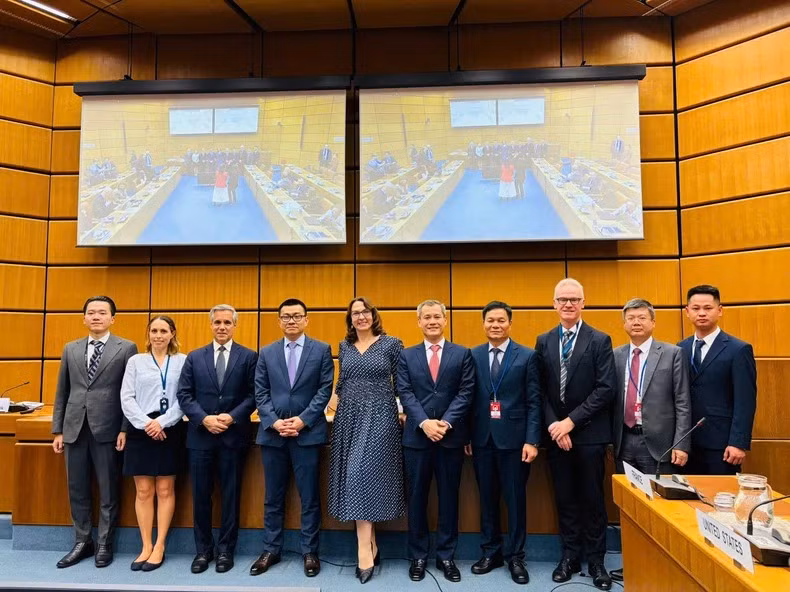 La délégation vietnamienne avec les représentants de l’ONUDC et de la délégation de l’Union européenne. Photo : NDEL.