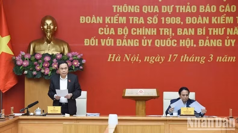 Le président de l’Assemblée nationale Trân Thanh Mân s'exprime à la réunion. Photo: NDEL
