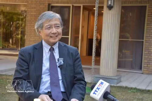 Le professeur Toshiro Nishizawa au micro de la VNA. Photo: VNA