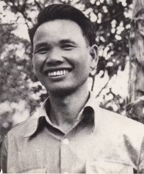 nha-bao-xuan-thuy-hoi-truong-hoi-nhung-nguoi-viet-bao-viet-nam-nam-1950.png