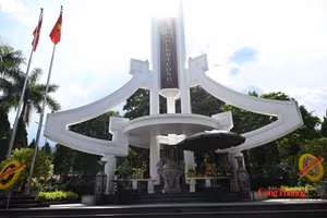 Le cimetière national des martyrs de Vi Xuyen, dans la province de Tuyen Quang, est le lieu de repos de 1 999 martyrs et abrite six tombes collectives. Photo : congthuong.