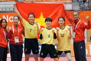 L'équipe féminine vietnamienne de sepak takraw a remporté la médaille d'or aux 20es Jeux asiatiques. Photo : baodaklak.