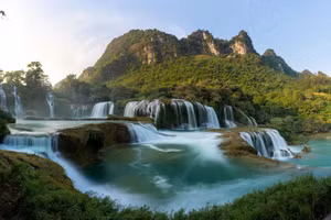 Le site paysager des chutes de Ban Gioc - Detian, vu depuis le côté vietnamien. Photo : Vnexpress.