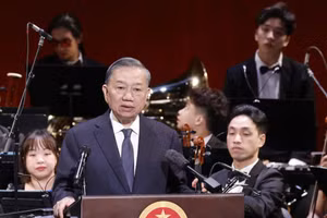 Le secrétaire général du PCV et président To Lam prononce un discours lors de l'événement. Photo : VNA.