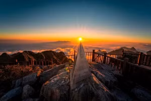 Fansipan est un site impressionnant pour contempler le lever du soleil. Photo : baoquocte.