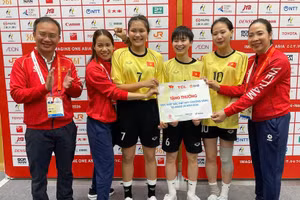 L'équipe féminine vietnamienne de sepak takraw a remporté la deuxième médaille d'or de la délégation sportive vietnamienne aux Jeux asiatiques 2026 (ASIAD 2026). Photo : Vietnamnet.