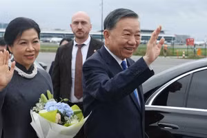 Le secrétaire général du PCV et président To Lam et son épouse, Ngo Phuong Ly, sont arrivés à Bruxelles pour entamer une visite officielle auprès de l’Union européenne et en Belgique. Photo : VNA.
