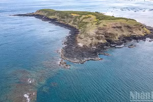 Dépourvue de constructions en béton et encore largement préservée de l’emprise humaine, l’île a conservé toute sa quiétude et son caractère sauvage.