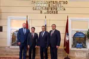 La rencontre s’est tenue au Bureau de représentation de Saint-Pétersbourg à Moscou, en Russie.
