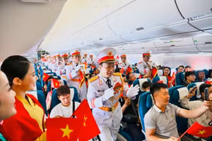 Des mélodies patriotiques pour célébrer la Fête nationale à 10 000 mètres d’altitude
