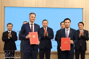 ​Le secrétaire général du Parti et président de la République, To Lam, assiste le 22 septembre à New York à la cérémonie de remise de plusieurs documents et accords de coopération entre le Vietnam et les agences des Nations unies (ONU). Photo : VNA.