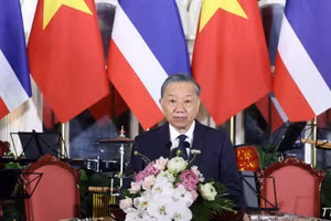 Le secrétaire général du Parti et président de la République et son épouse offrent un banquet en l’honneur du Roi et de la Reine de Thaïlande