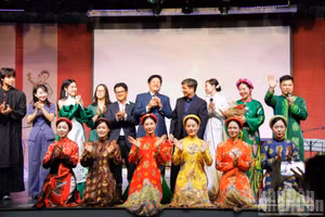 Les couleurs culturelles vietnamiennes convergent au cœur de Paris