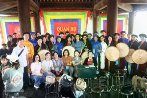 Des enseignants de la diaspora vietnamienne renouent avec leurs racines au rythme du Quan ho