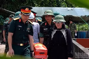 Les restes des soldats tombés pour la Patrie ont été transférés au funérarium de la commune de Bao Thang. (Photo : THANH SON)