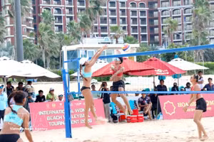 La finale très disputée entre les deux équipes, Vietnam 1 (en bleu) et Thaïlande 1. Photo : VNA.