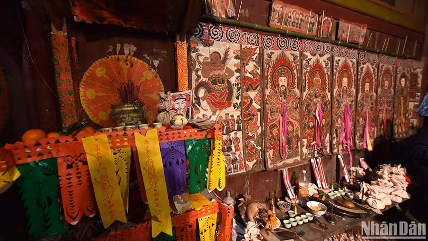 Les objets rituels de la cérémonie du cap sac sont préparés avec grand soin. Photo : NDEL. Les objets rituels de la cérémonie du cap sac sont préparés avec grand soin. Photo : NDEL.
