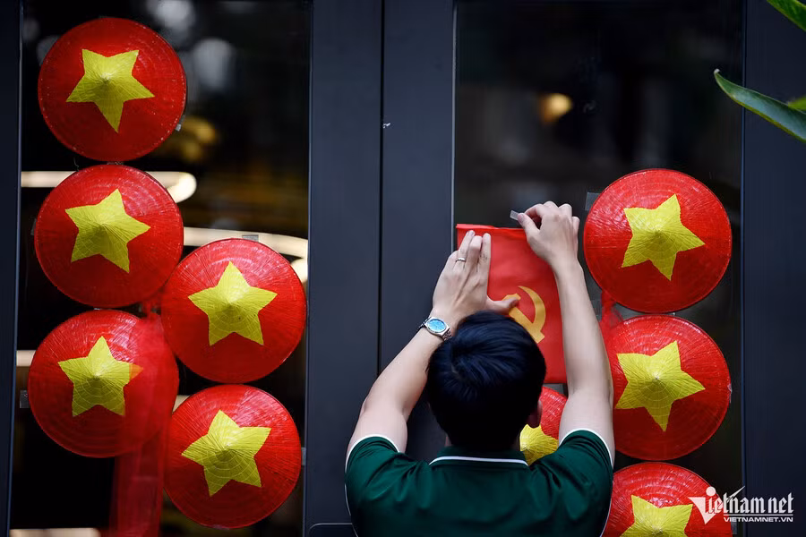 L'amour de la Patrie envahit les rues de Hô Chi Minh-Ville à la fin du mois d'avril ảnh 14