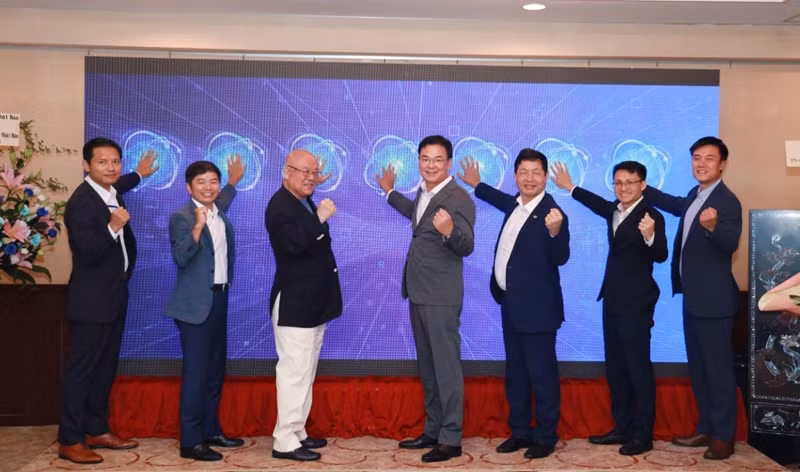 La cérémonie de lancement de l'Association de la transformation numérique Vietnam-Japon (VADX Japan), le 9 juillet 2024, marquant une nouvelle étape dans la promotion de la coopération dans le domaine des technologies numériques entre le Vietnam et le Japon. Photo : VnExpress.