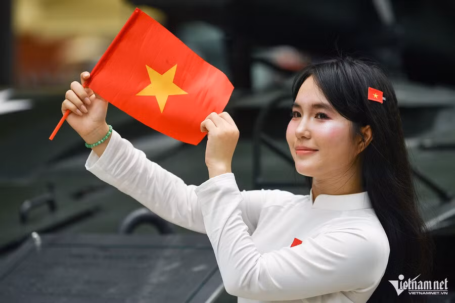 L'amour de la Patrie envahit les rues de Hô Chi Minh-Ville à la fin du mois d'avril ảnh 8