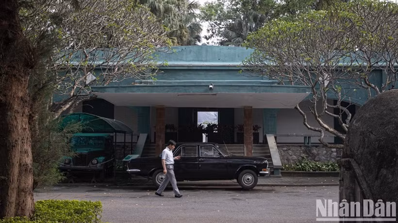 La maison D67 a été construit en 1967, avec une conception robuste, des murs épais et un toit en béton armé résistant. La maison mesure 43,02 m de long, 20,85 m de large, et la hauteur de son toit atteint 7,89 m. La maison D67 a été construit en 1967, avec une conception robuste, des murs épais et un toit en béton armé résistant. La maison mesure 43,02 m de long, 20,85 m de large, et la hauteur de son toit atteint 7,89 m.