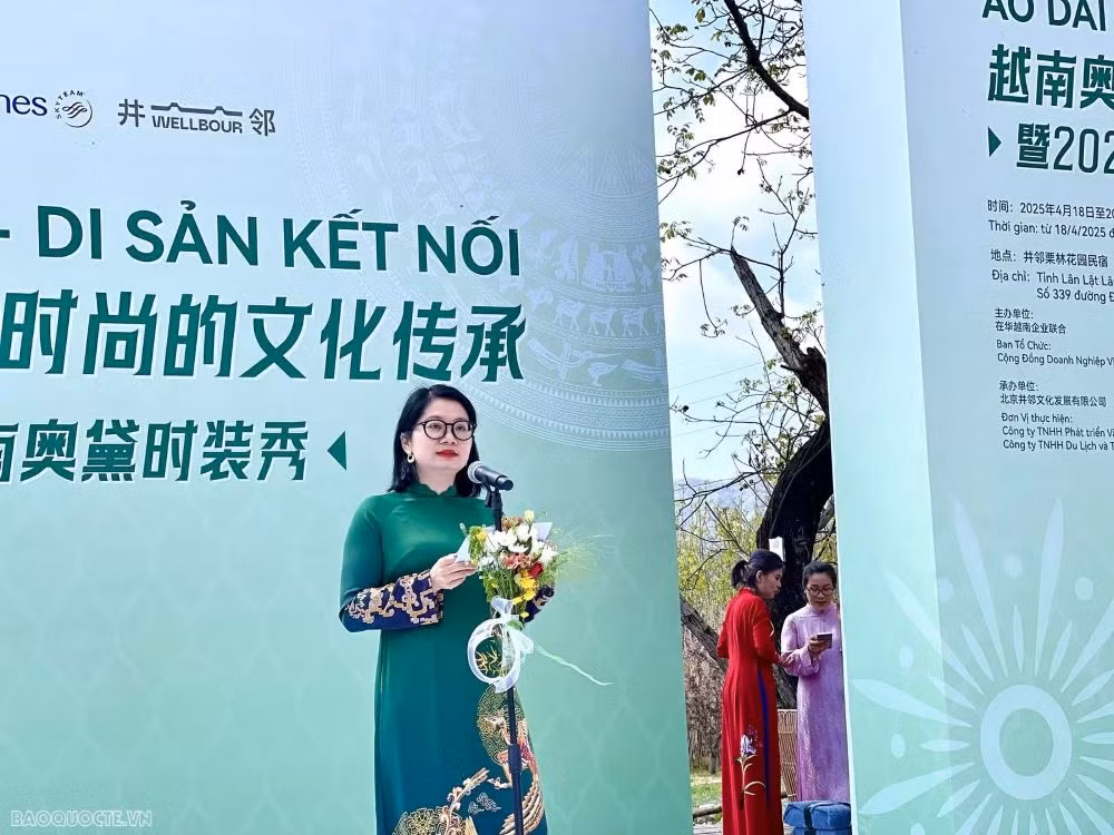 Mme Pham Thi Thanh Loan, représentante de la communauté des entreprises vietnamiennes en Chine et cheffe du comité d’organisation du programme, lors de l'évènement. Photo : BQT