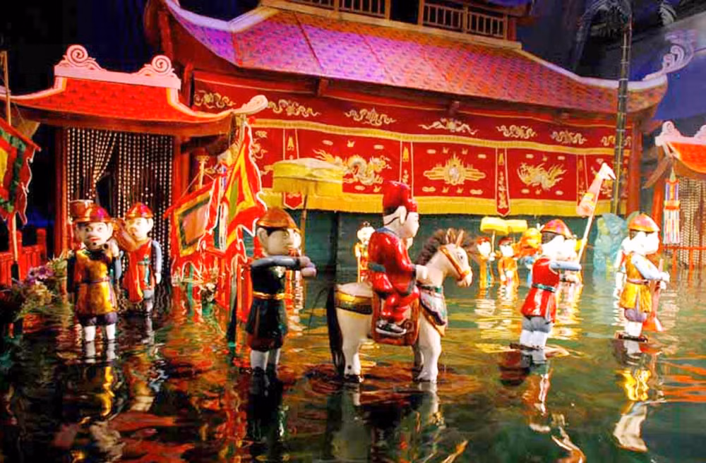 Les marionnettes sur l'eau, une forme d'art populaire unique au Vietnam, affirment progressivement leur attrait particulier. Photo : Laodongthudo.