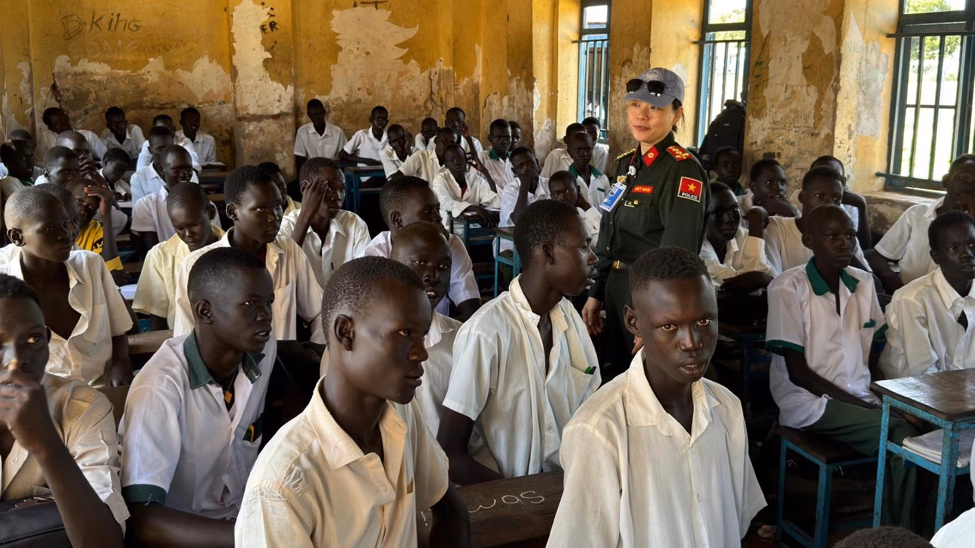 Une activité de soutien à un cours d'anglais pour la communauté locale de la police vietnamienne de maintien de la paix. Photo : VNFPU1.
