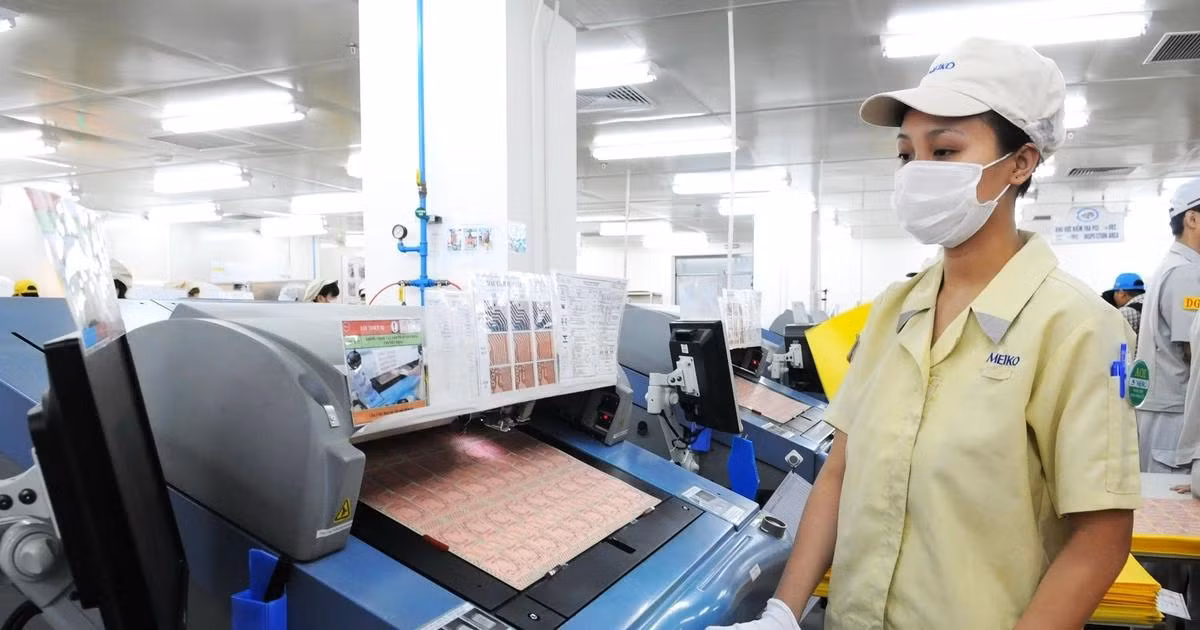 Dans l'usine des produits de circuits électroniques du groupe japonais Meiko à Hanoi. Photo : TNO.