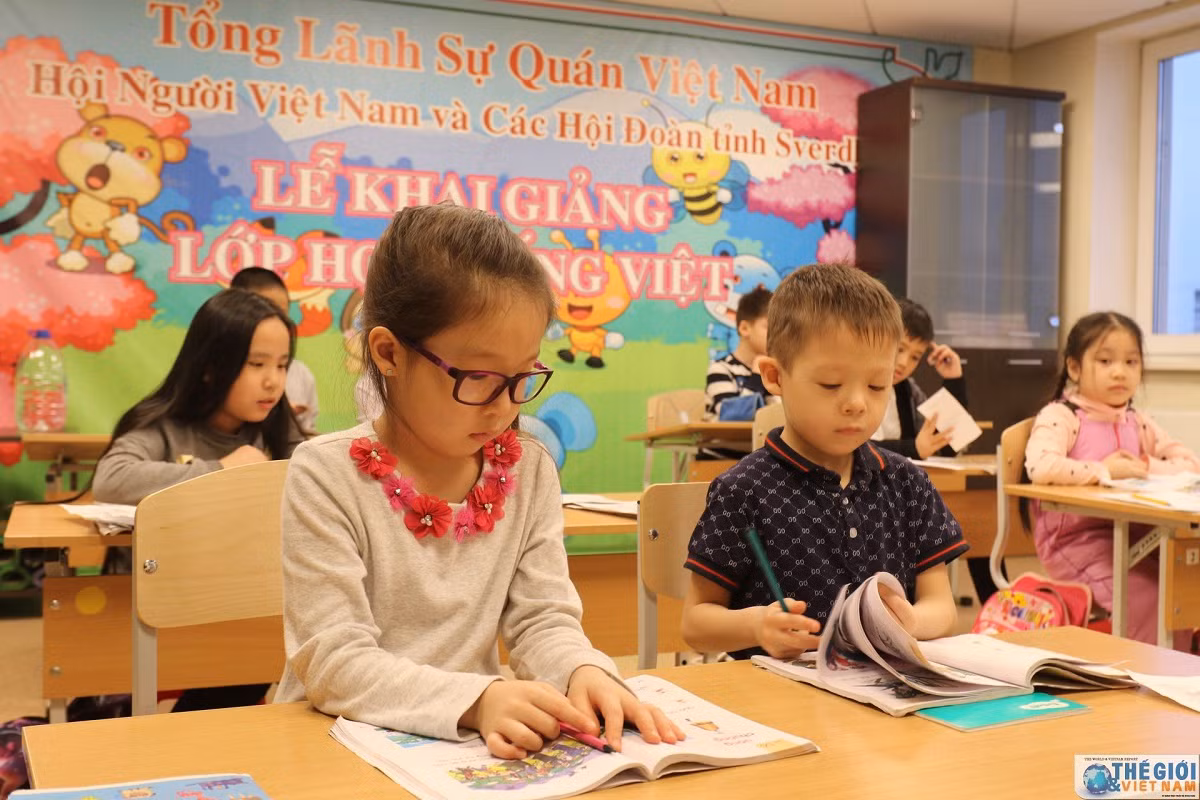 Dans un cours du vietnamien à Ekaterinbourg, en Russie. Photo : baoquocte. Dans un cours du vietnamien à Ekaterinbourg, en Russie. Photo : baoquocte.