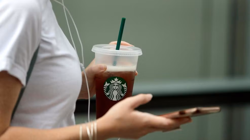 Starbucks a annoncé la suppression des pailles en plastique dès 2018. Source : Vneconomy