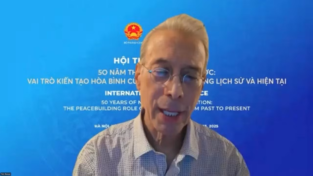 M. Tim Rieser, conseiller principal du sénateur Peter Welch et ancien assistant principal pour la politique étrangère du sénateur Patrick Leahy, intervient en ligne lors du colloque.