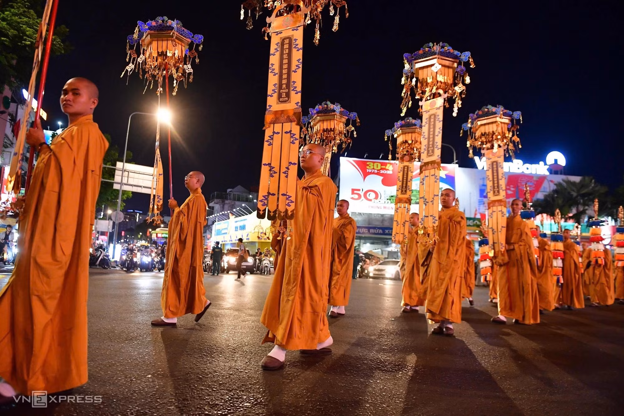 Le Vietnam compte aujourd’hui 43 organisations représentant 16 religions reconnues, plus de 27 millions de fidèles, près de 60.000 dignitaires et plus de 29.000 lieux de culte. Photo: Vnexpress Le Vietnam compte aujourd’hui 43 organisations représentant 16 religions reconnues, plus de 27 millions de fidèles, près de 60.000 dignitaires et plus de 29.000 lieux de culte. Photo: Vnexpress
