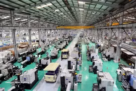 Les usines et les installations de production dans la zone économique ouverte de Chu Lai ont été équipées de lignes de production modernes. Photo: VNA.